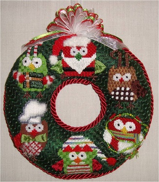 click here to view larger image of Christmas Owl Wreath (hand painted canvases)